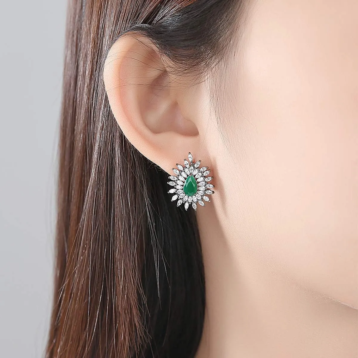 14K Gold Teardrop Shaped Emerald Studs For Women, Moissanite Halo Stud Earrings, Vintage Jewelry for Evening Party