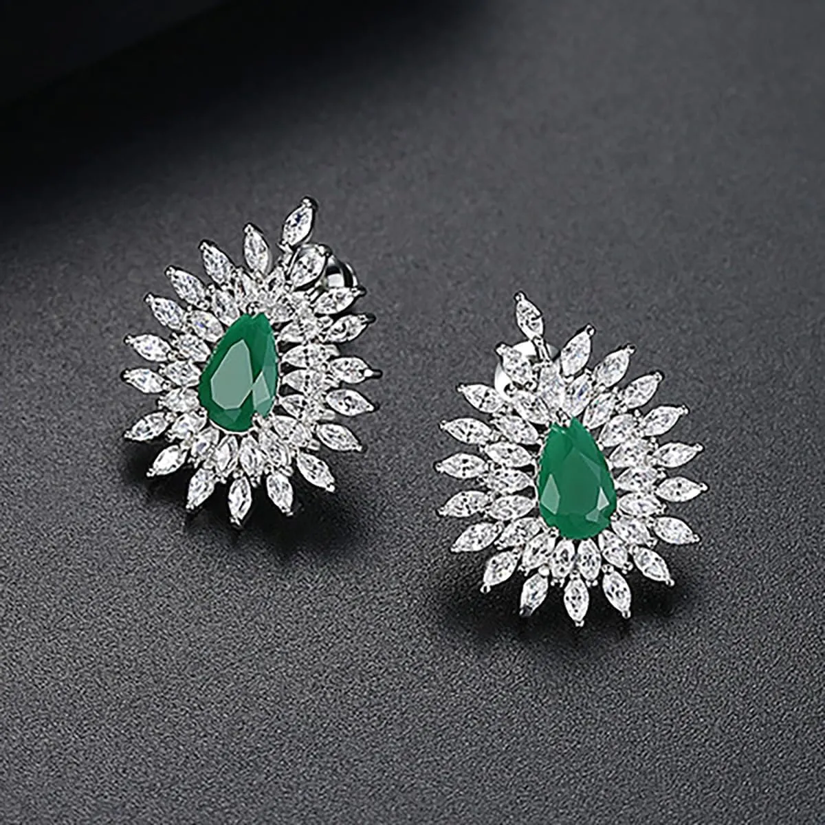 14K Gold Teardrop Shaped Emerald Studs For Women, Moissanite Halo Stud Earrings, Vintage Jewelry for Evening Party