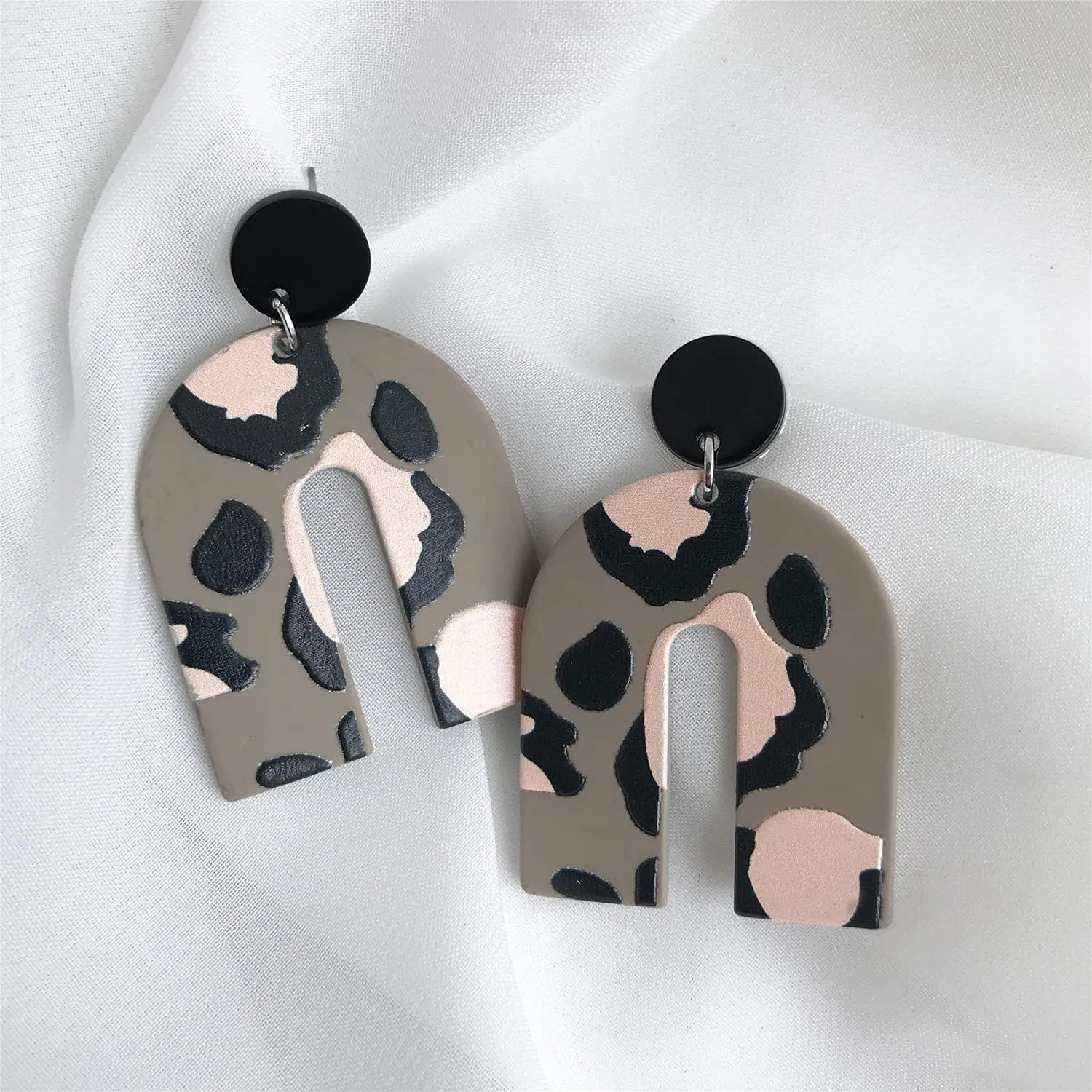 ANDPAI Handmade Lightweight Colorful Bohemian Irregular U Shape Resin Leopard Print Dangle Drop Earrings for Women Statement Creative Acrylic Geometric Jewelry Gifts
