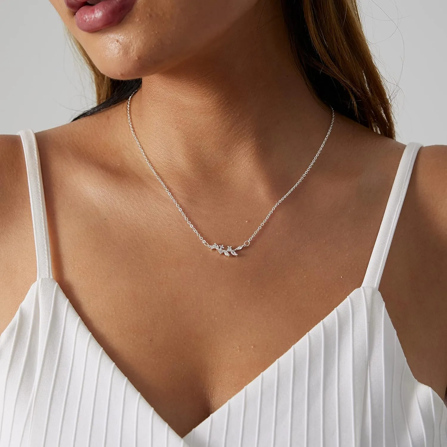 CAROVO CZ Solitaire Choker Pendant Necklace for Women Dainty Cubic Zirconia Necklace 14K Gold Planted Diamond Solitaire Choker Chain Pendant Necklace for Women