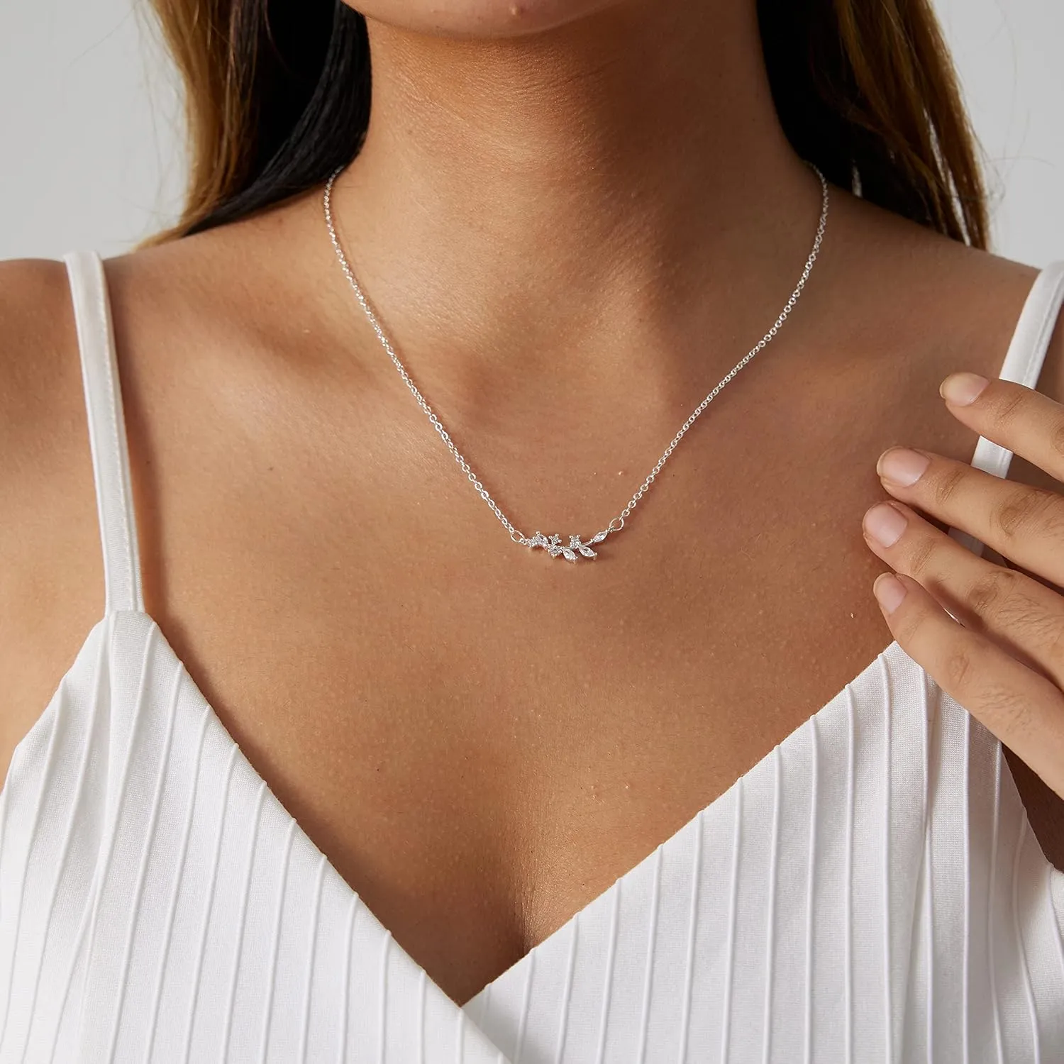 CAROVO CZ Solitaire Choker Pendant Necklace for Women Dainty Cubic Zirconia Necklace 14K Gold Planted Diamond Solitaire Choker Chain Pendant Necklace for Women