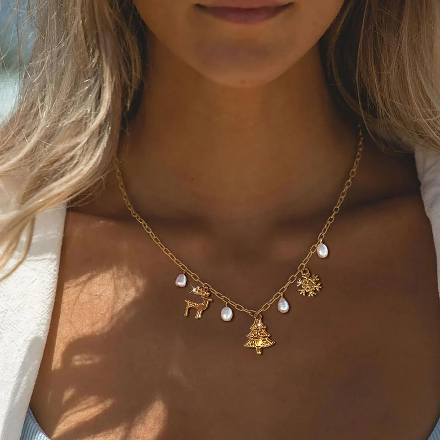 Charm Necklace for Women - Dainty Gold Paperclip Beach Charm Necklace Cute Shell Necklace Moon Star Accessory Beach Cross Hexagram Pendant Preppy Stuff Summer Jewelry for Women