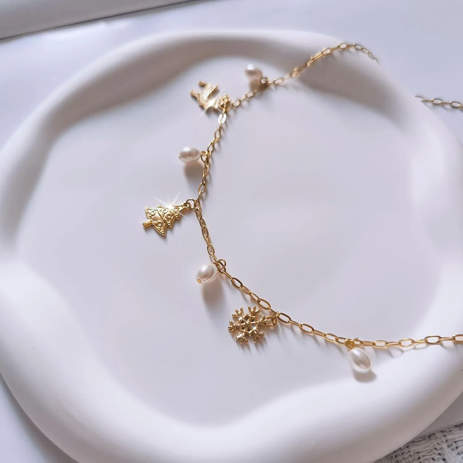 Charm Necklace for Women - Dainty Gold Paperclip Beach Charm Necklace Cute Shell Necklace Moon Star Accessory Beach Cross Hexagram Pendant Preppy Stuff Summer Jewelry for Women