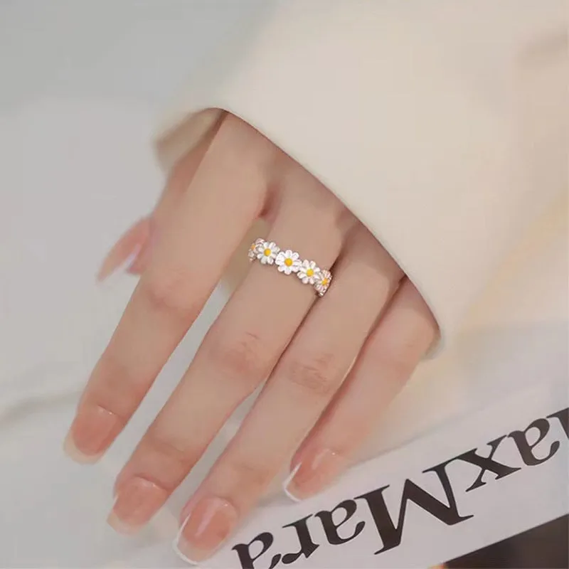 Delicate Daisy Flower Ring for Women