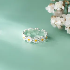 Delicate Daisy Flower Ring for Women