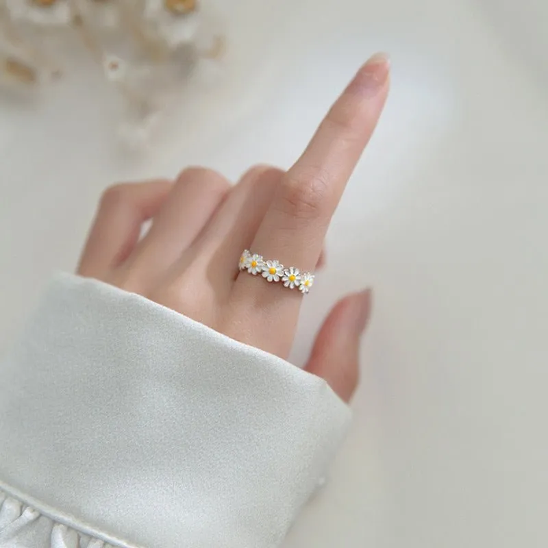 Delicate Daisy Flower Ring for Women