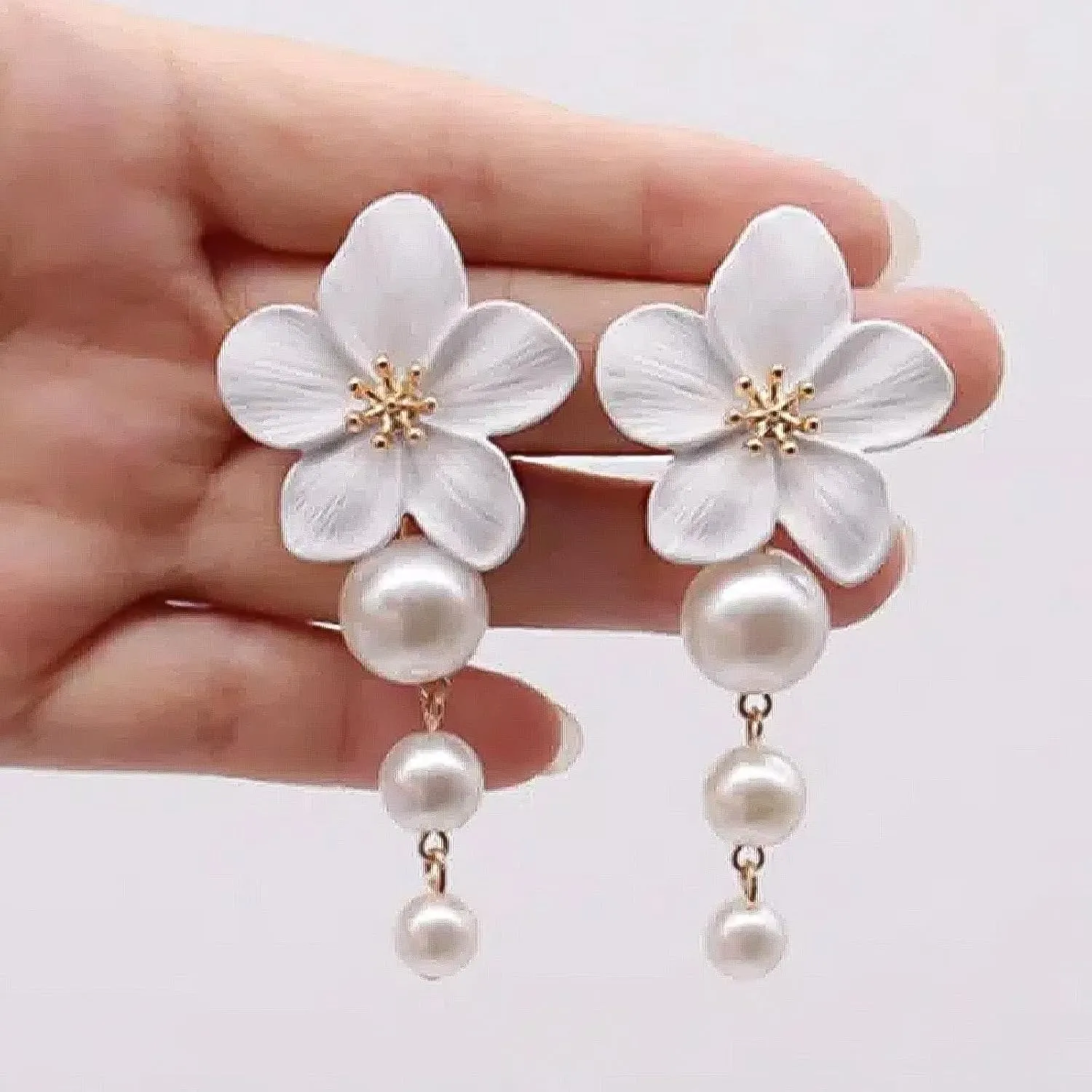 Floral Pearl Earrings for Women Dainty Flower Jewelry Spring Trendy Elegant Studs 2025 Lightweight Hypoallergenic Accessories