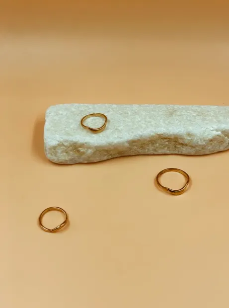 Gil Sleeping Crescent Ring