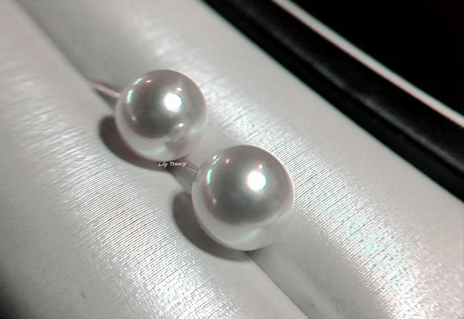 Japanese Akoya Cultured Pearl Stud Earrings 18K Solid Yellow White or Rose gold 5.5-6mm; 7-7.5mm; 7.5-8mm; 8-8.5mm; 8.5-9mm;9-9.5mm; 9.5-10mm by Lily Treacy June Birthstone
