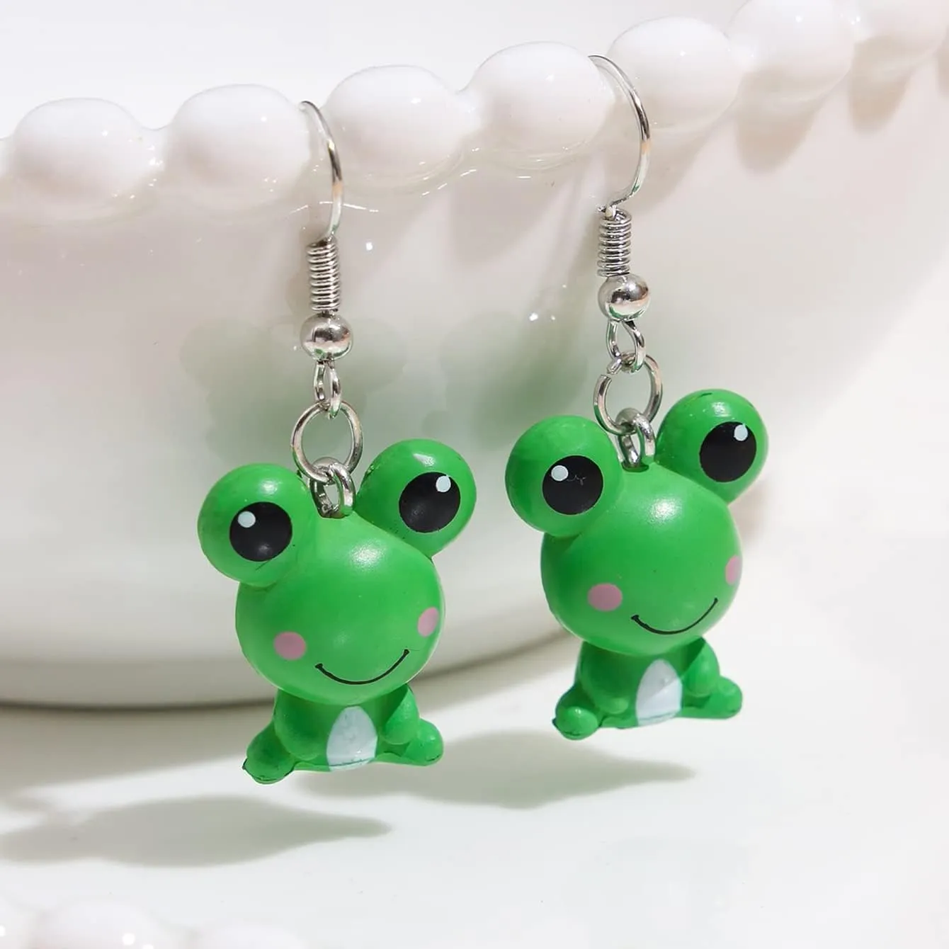 Lovely Acrylic Resin Animals Frog Face Dangle Earrings 3D Vivid Cute Frog Earrings Drop for Women Cartoon Jewelry Aesthetic Party Gifts