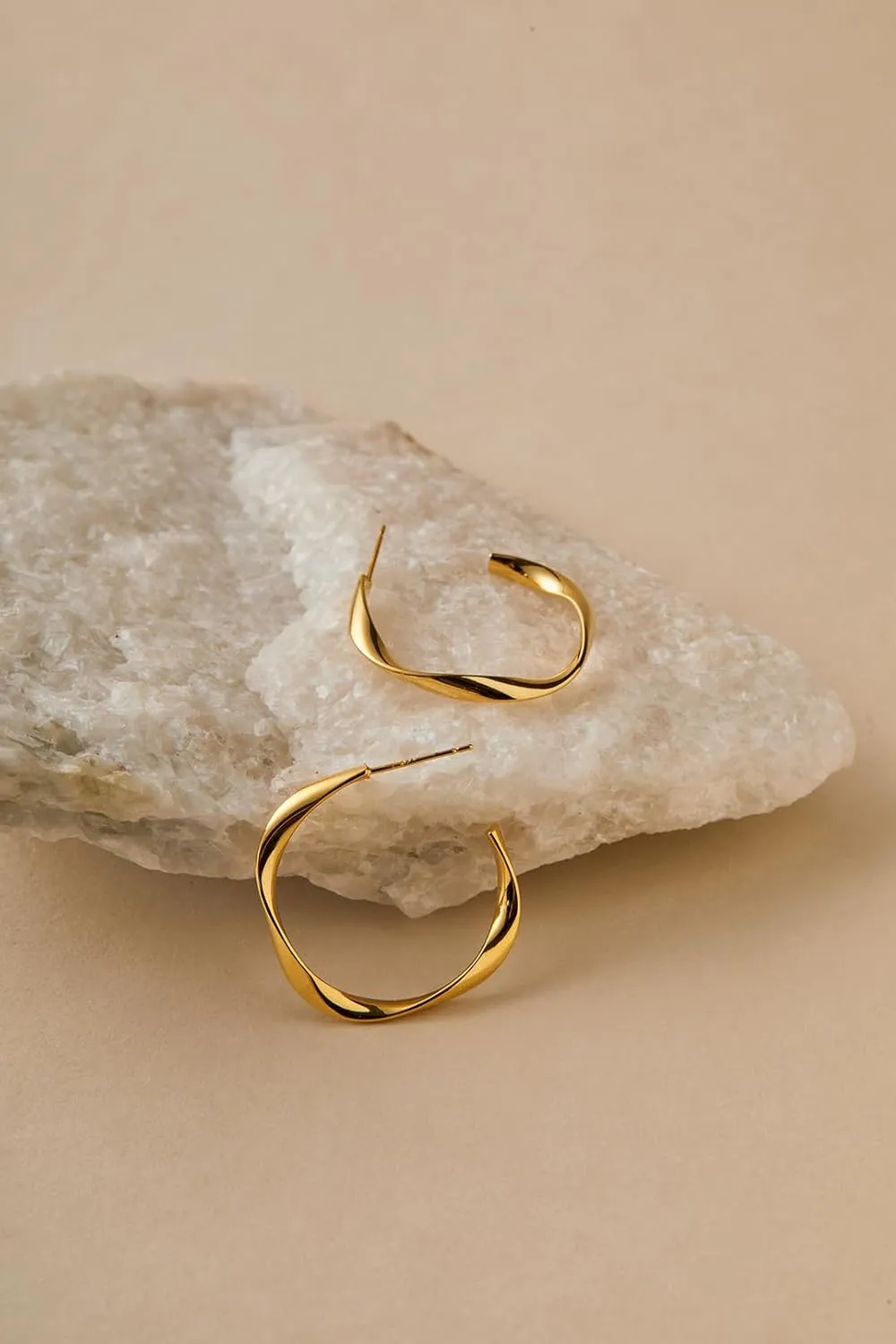 Minimalist Hoop Earrings 14K Gold Plated Lightweight Twisted Small Thick Huggie Hoops Earrings Hypoallergenic Gold Earrings for Women Trendy Hoops Drop Dangle Earrings Studs Jewelry Gifts