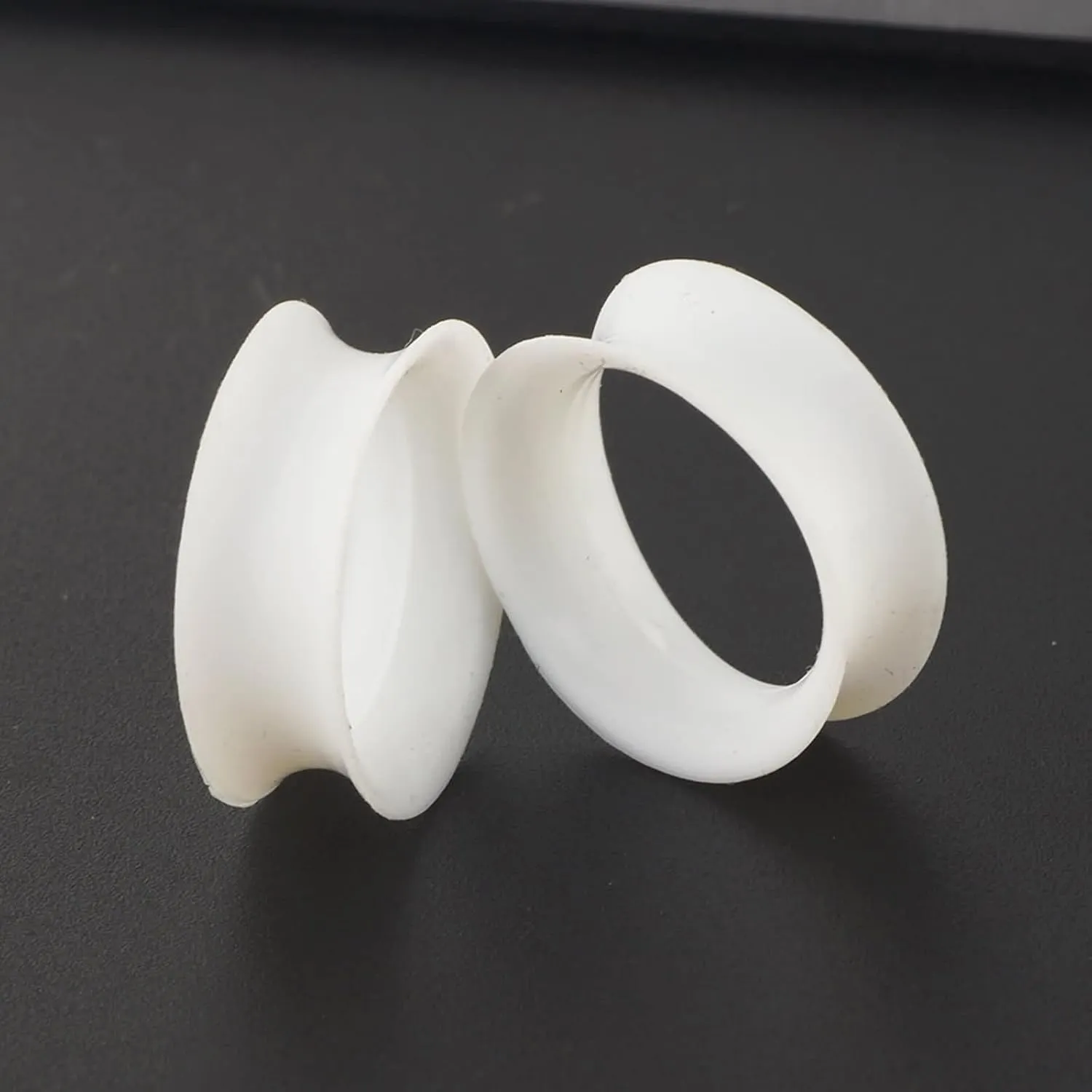 Plugs Gauges Elegant, Gauges for Ears Silicone Body Piercing Jewelry Tunnels Hoop Gift for Mens Womens