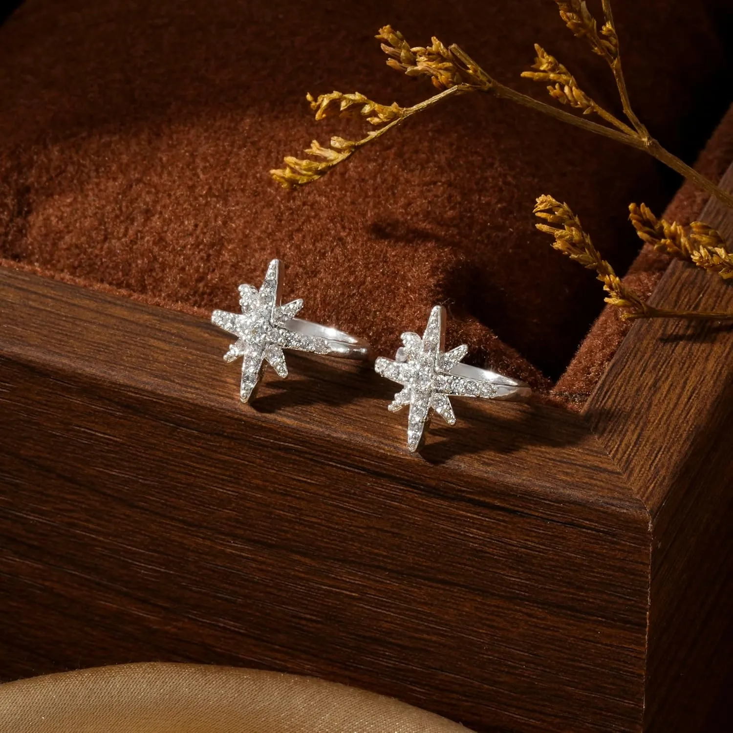 Star Ear Cuff Earrings for Women, Dainty Gold/Sliver Ear Cuffs Non Piercing Tiny Cartilage Cuff Earring Boho Trendy Northstar Starburst Ear Cuff Set Jewelry Gift for Women