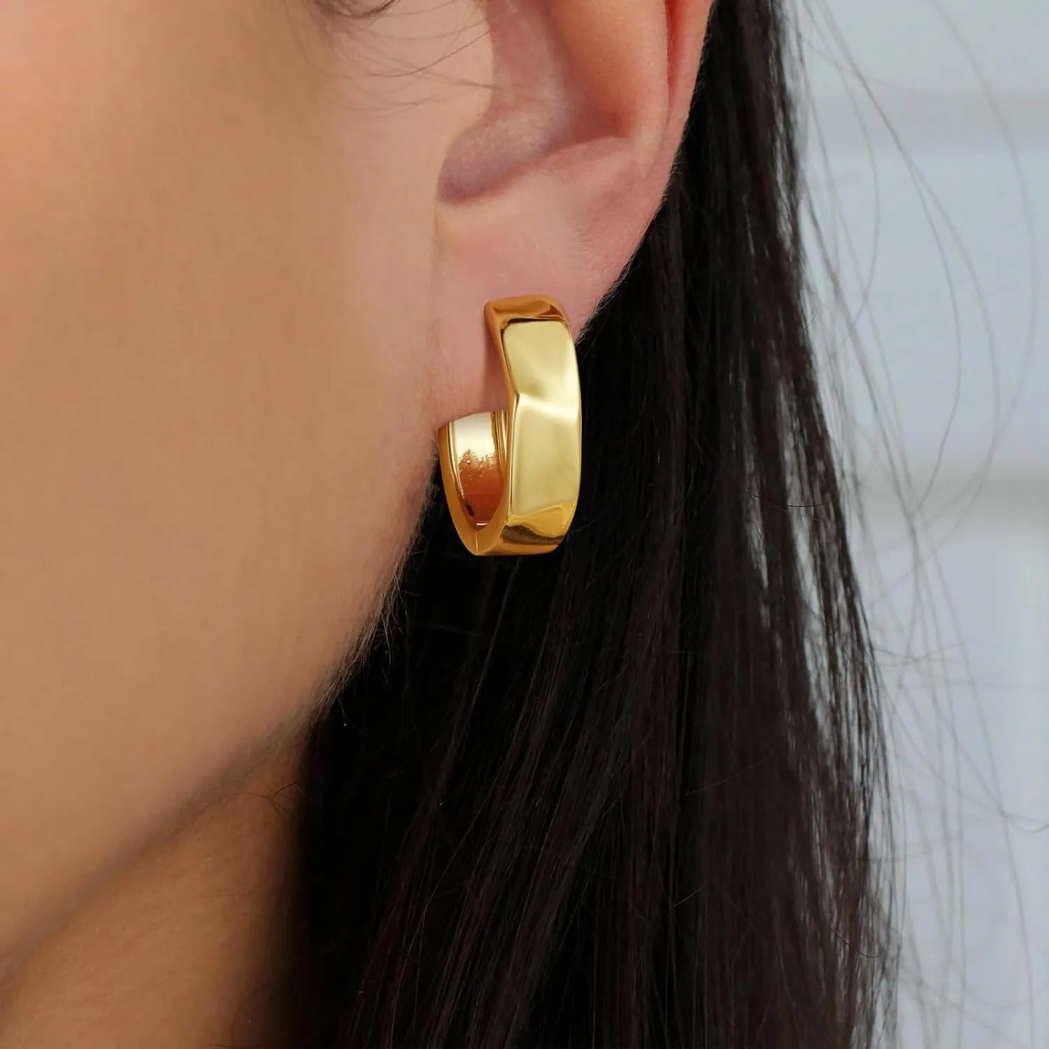 Sterling Silver Hoop Earrings for Women Small Chunky Silver and 14K Gold Plated Earrings for Women Trendy Hoop Earrings Silver Hypoallergenic Oval Earrings Thick Huggie Hoops Earring for Jewelry Gifts
