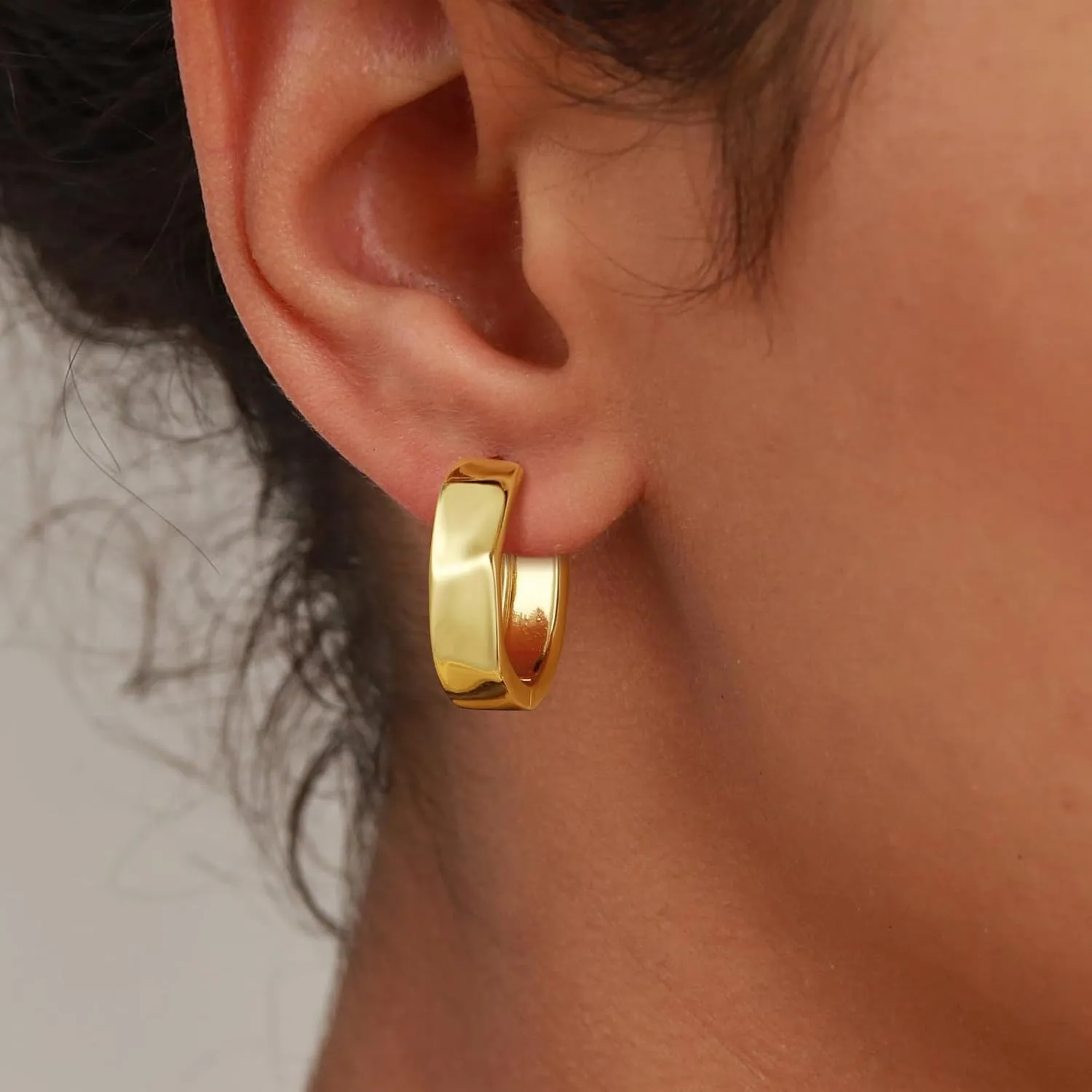 Sterling Silver Hoop Earrings for Women Small Chunky Silver and 14K Gold Plated Earrings for Women Trendy Hoop Earrings Silver Hypoallergenic Oval Earrings Thick Huggie Hoops Earring for Jewelry Gifts