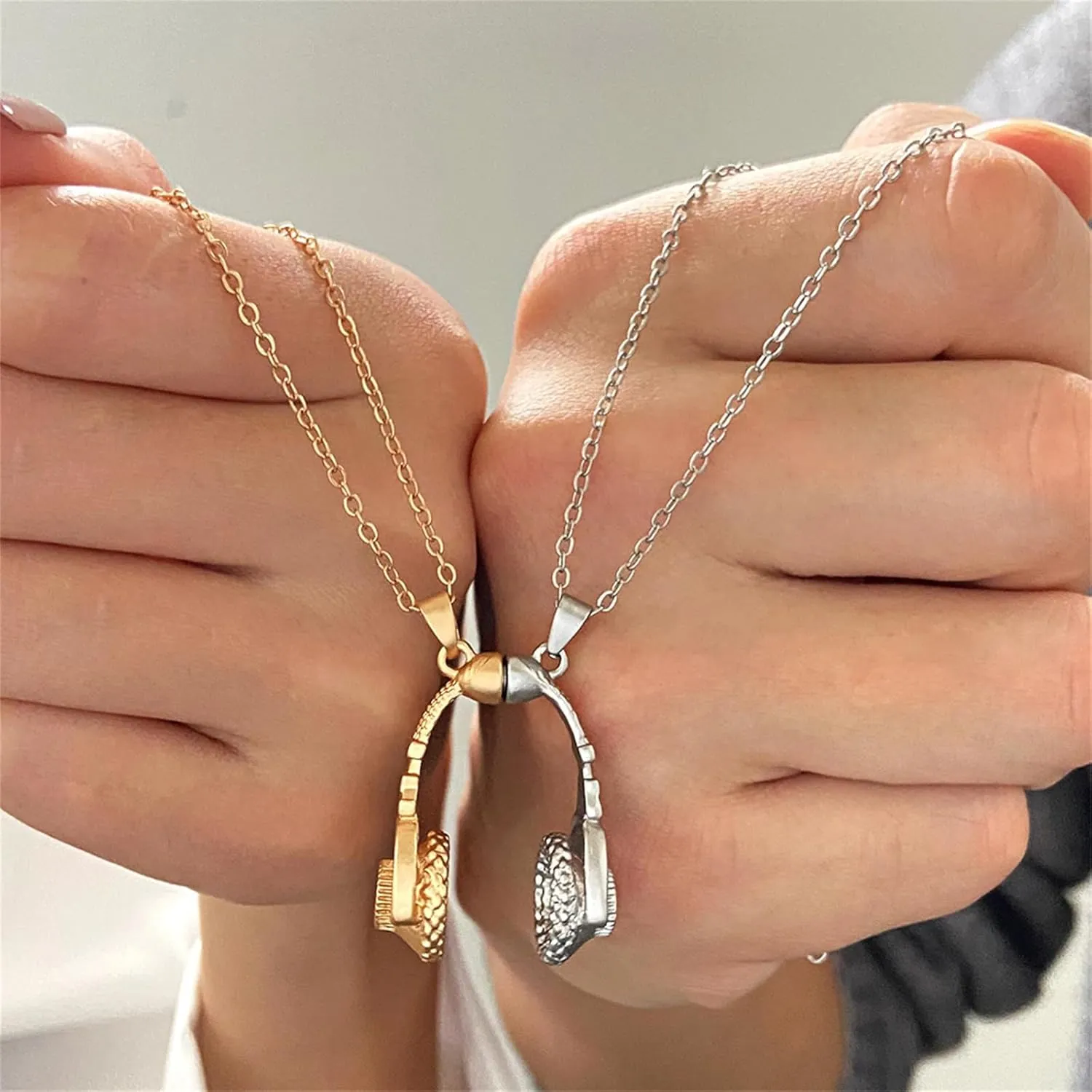 WCRAZYE 2Pcs Headset Necklace Music Headphone Pendant Necklace for Women Men Rock Music Chain Necklace for BFF Friendship Best Friends Friendship Necklaces Hiphop Jewelry Gifs